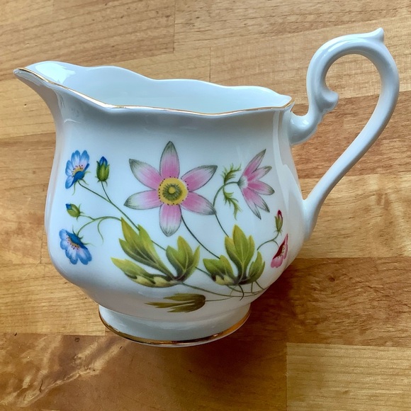 Richmond Wild Anemone Sugar Bowl & Creamer - Picture 6 of 9